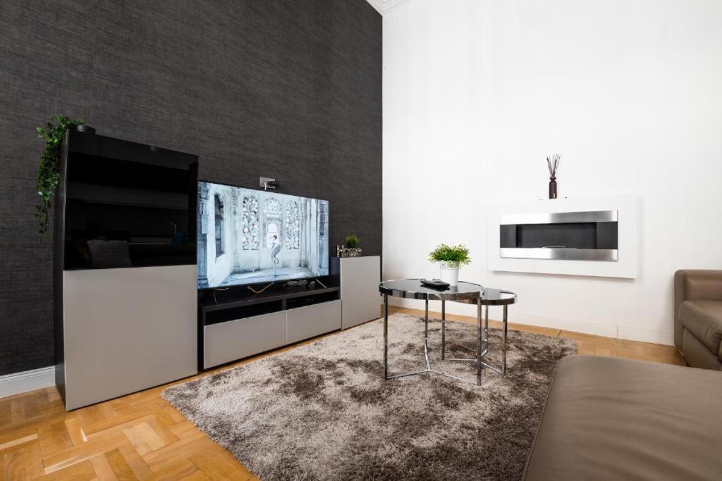 Deluxe Quentin Home Next To The Fashion Street Budapest Eksteriør billede